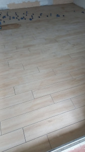 Photo de galerie - Pose carrelage imitation parquet