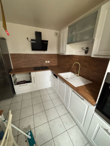 Photo de galerie - Changement de plan de travail et installation de la nouvelle crédence