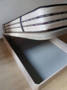 Photo de galerie - Montage d'un lit-coffre en 140