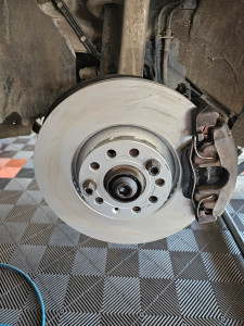 Photo de galerie - Remplacement disques + plaquettes Audi A4 2.5 v6 