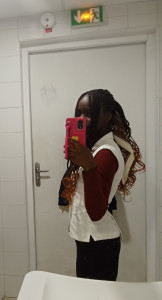 Photo de galerie - Haut en lin sur mesure vu de profil 