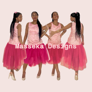 Photo de galerie - Une robe en jacquard et tulle 