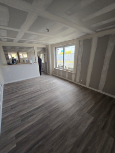 Photo de galerie - Sur ce projet j'ai réalisé l’isolation placo bande sol et plinthes 