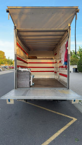 Photo de galerie - Iveco daily avec hayon de 22 m3