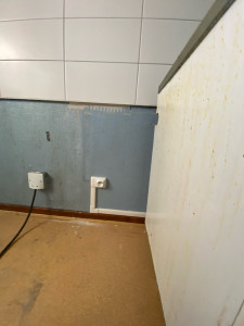 Photo de galerie - Tirer et pose d’un nouveau prise spéciale pour four dans cuisine d’un chantier rénovation.