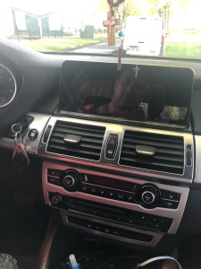 Photo de galerie - Installation d’un écran multimédia