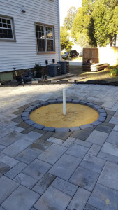 Photo de galerie - Réalisation d’une terrasse en béton : préparation du terrain, coffrage, mise à niveau, coulage du béton et finition soignée. Travaux de maçonnerie extérieure réalisés avec professionnalisme.