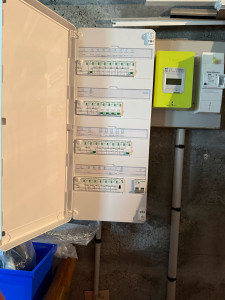 Photo de galerie - Remplacement d’un tableau porte fusible en disjoncteur 