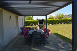 Photo de galerie - Installation pergola bioclimatique