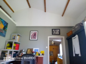 Photo de galerie - Peinture d'un salon mansardé 