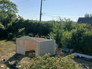 Photo de galerie - Montage châlet en bois.