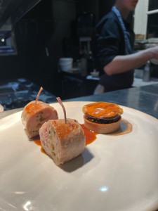 Photo de galerie - Ballotines de lapin, pistache et café, tartelettes de champignons 