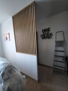 Photo de galerie - Création petit mur avec décoration en bois 