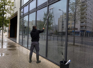 Photo de galerie - Nettoyeur de vitres