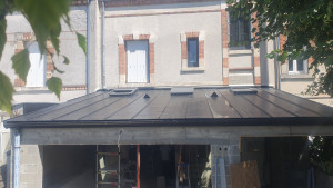 Photo de galerie - Réalisation d un agrandissement avec couverture en zinc à joint debout 