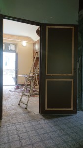Photo de galerie - Rénovation portes et pose de caisson haut sur mesure... 
