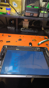 Photo de galerie - Remplacement batterie tablette 