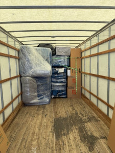 Photo de galerie - Aide au transport de cartons, montage/démontage de meubles et optimisation du chargement pour un changement de domicile sans stress.