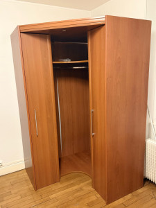 Photo de galerie - Montage d’une grande armoire 2 portes. Travail soigné et rapide