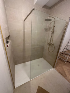 Photo de galerie - Pose  une paroi douche et colonne de douche 