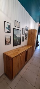 Photo de galerie - Buffet + colonne . BOIS MELEZE . 2200x450x100 et 60x450x2100