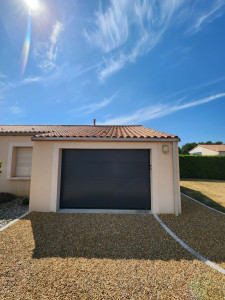 Photo de galerie - Pose d'un portail de garage électrique 