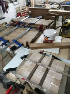 Photo de galerie - Billot et plateau de bois en fabrication