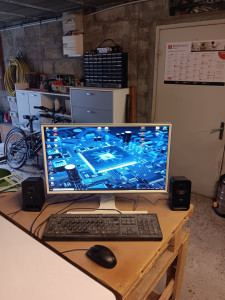 Photo de galerie - Outil informatique pour recherche de pannes, schémas, datasheets composants, commande de pièces... 