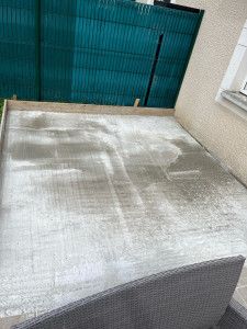 Photo de galerie - Réalisation d une dalle béton pour y accueillir une pose de dalle sur plots.
