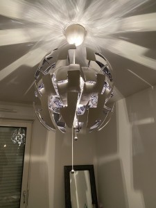 Photo de galerie - Installation d’un luminaire pour une voisine (photo 2/2)