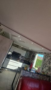 Photo de galerie - Création d'un jolie plafond de cuisine 
- posé de placo 
- posé de calicot  y compris ratissage 
- ponçage 
- peinture 
n'hésitez pas tous vos projets sont réalisables 