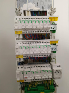 Photo de galerie - Installation d'un tableau électrique pour l'électricité d'une maison complète 