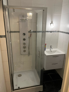 Photo de galerie - Changement de douche complet avec changement de lavabo, robinet meuble lavabo et installation du miroir à led 