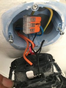 Photo de galerie - Vérification technique prise de courant et réparation ensuite 