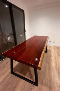 Photo de galerie - Fabrication d’une table en padook 