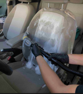 Photo de galerie - Nettoyage, siège, banquette, coffre de voiture à l’aide d’une shampouineuse
