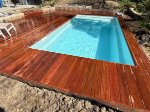 Photo de galerie - Terrase fini autour d’une piscine 