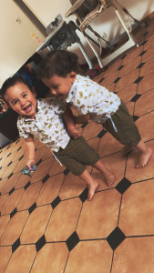 Photo de galerie - Garde de deux jumeaux pendant 2 semaine du matin au soir avec prise de douche activité en plein air activité ludique repas du midi sieste et repas du soir 