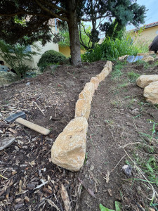 Photo de galerie - Création d’un bordure en pierre 