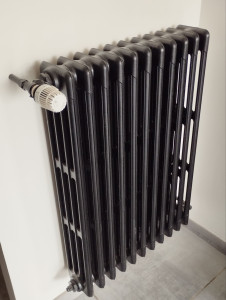 Photo de galerie - Pose d'un radiateur en fonte, changement et raccordement de tuyauterie, pose de climatisation, pose évacuation ect...