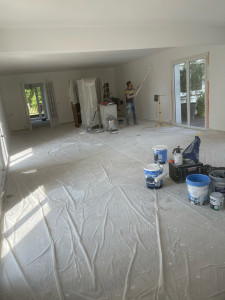 Photo de galerie - Ratissage d’enduit,ponçage à la machine et mise de la peinture 