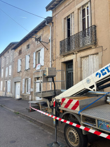 Photo de galerie - Avant la pose d’une nouvelle descente de gouttière ( nacelle disponible pour toute intervention )