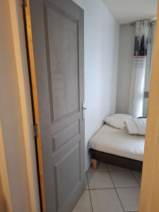 Photo de galerie - Peinture intérieure réalisée avec finition propre et soignée.
Préparation du support (nettoyage + enduit si nécessaire), application peinture uniforme.
Travail sérieux, rapide et avec matériel professionnel.
Disponible rapidement – Devis gratuit