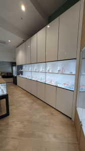 Photo de galerie - Pose adhésif blanc sur meuble