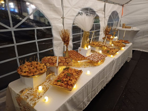 Photo de galerie - Buffet salé et décoration 