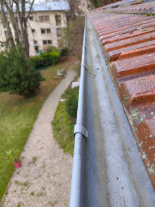 Photo de galerie - Nettoyage et remplacement de gouttière 