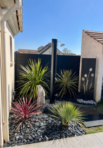 Photo de galerie - Création d’un massif avec une douche d’été 