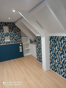 Photo de galerie - Meubles sur-mesure, peinture décorative, pose du papier-peint.