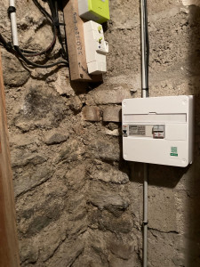 Photo de galerie - Dépannage et mise au propre d'une alimentation contrôle d'accès d'immeuble