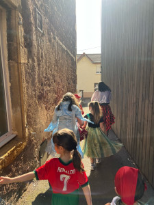 Photo de galerie - Animateur à Belmont de la Loire lors des vacances scolaires 